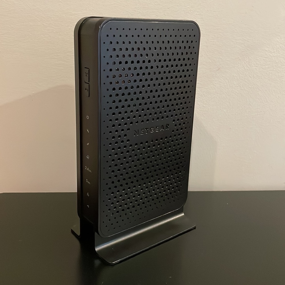 NetGear N600 WiFi Cable Modem Router Model C3700, Black - Picture 3 of 9